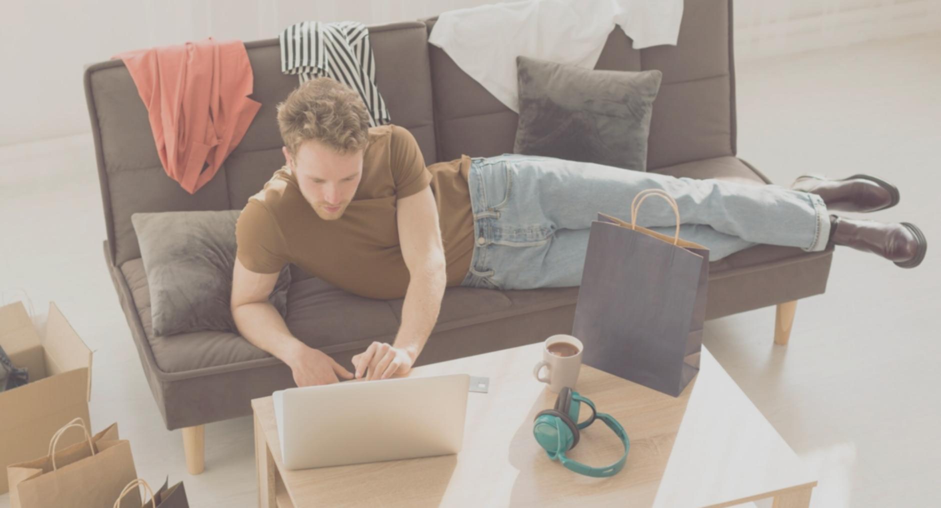 Teilnehmer bei der Arbeit an Finanzmodellen